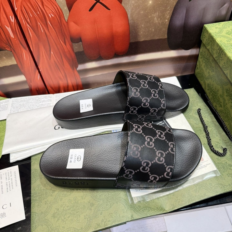 G*u*i slippers